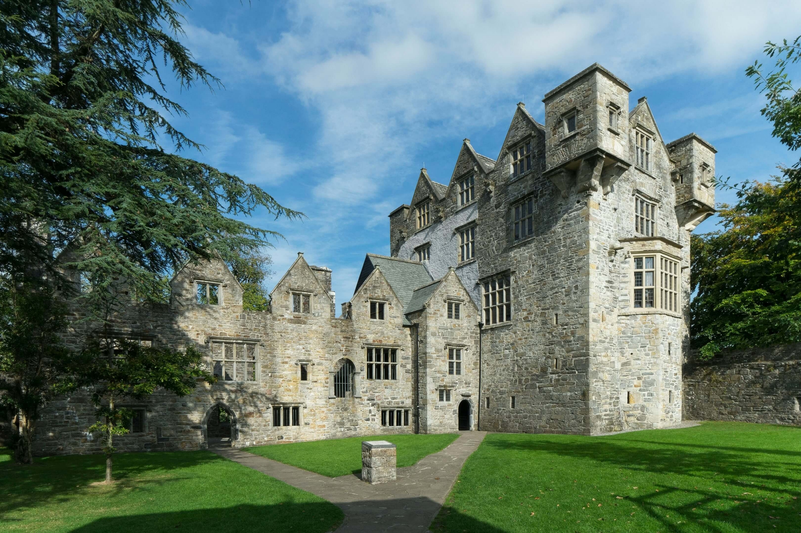 donegal-castle-town-attraction